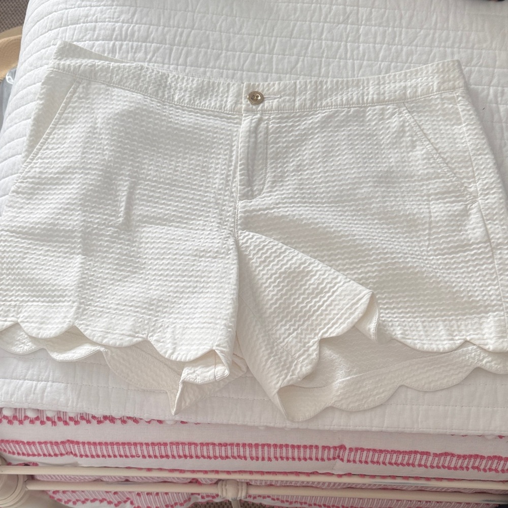 Lilly Pulitzer White Scallop-Hem High-Waist Shorts